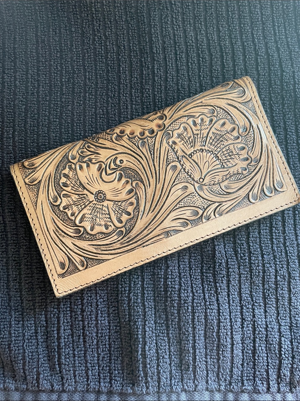 Hand-Tooled Tan Leather Women’s Wallet with Floral Design